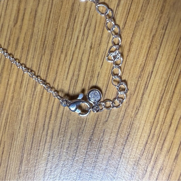 Amicon Silver Necklace with Four Clear Gems – New in Box - Picture 3 of 4